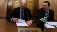 Soudci začali projednávat jednu z nejdůležitějších stížností, jež mají na stole - návrh sociálních demokratů na zrušení balíčku vlády Petra Nečase, kterým lidem v rámci úsporných opatření snižuje například porodné, nemocenskou nebo podporu v nezaměstnanosti.