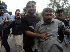 Chaudhryho odvolání vyprovokovalo mohutné protesty