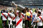 Video: Kde je gólman? River Plate pojistilo trofej trefou do prázdné branky