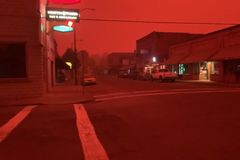 Rudé nebe a padající popel. Zlověstný výjev z Oregonu šokoval na sociálních sítích