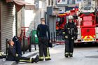 Při tragickém požáru na severu Paříže zahynulo osm lidí