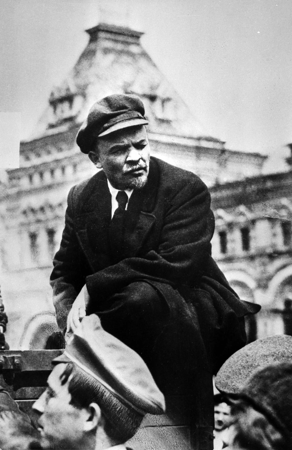 Lenin na Rudém náměstí v Moskvě, 1919.