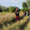 Běženci po přechodu srbsko-maďarské hranice u města Asotthalom