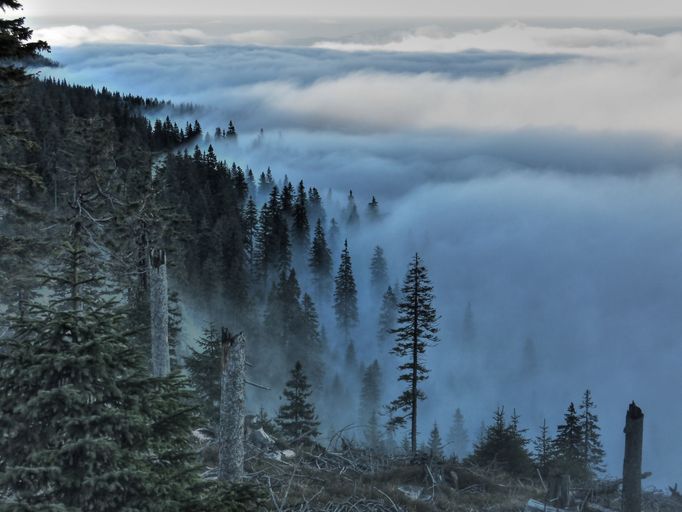 Moře chladu (říjnový snímek od Králického Sněžníku). Foto: Pavel Viktorin