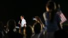 U.S. Republican presidential nominee Mitt Romney takes the stage at a campaign rally in Fishersville, Virginia October 4, 2012. REUTERS/Brian Snyder (UNITED STATES - Tags: POLITICS ELECTIONS USA PRESIDENTIAL ELECTION) Published: Říj. 5, 2012, 1:04 dop.