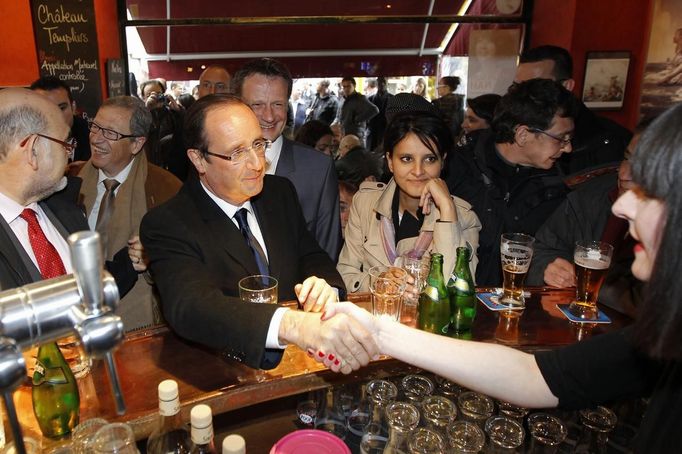 Hollande, Socialist Party candidate for the 2012 French presidential election, is seen in a cafe in Clermont-Ferrand