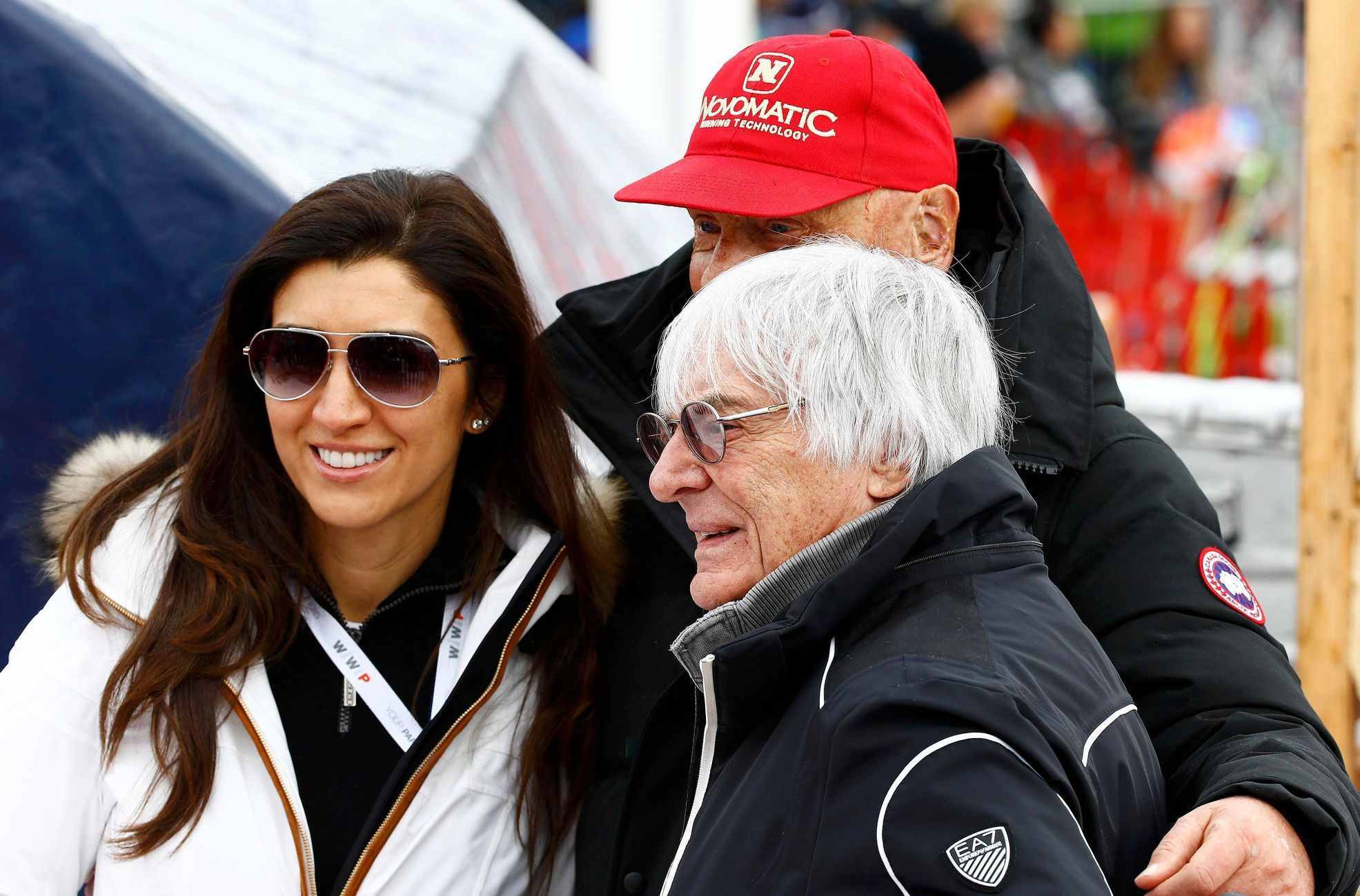 SP ve sjezdu, Kitzbühel: Bernie Ecclestone, jeho manželka Fabiana Flosiová a Niki Lauda