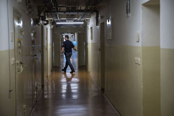 "Je to směs lidského zápachu, dezinfekcí, jídla a cigaret. Nikde jinde to asi neucítíte," říká mluvčí věznice.