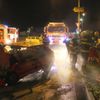 Řidič si při nehodě s autobusem vrazil do nohy nůž