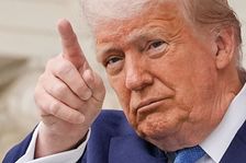 Putin si hraje s ohněm, napsal Trump. Medveděv straší třetí světovou válkou