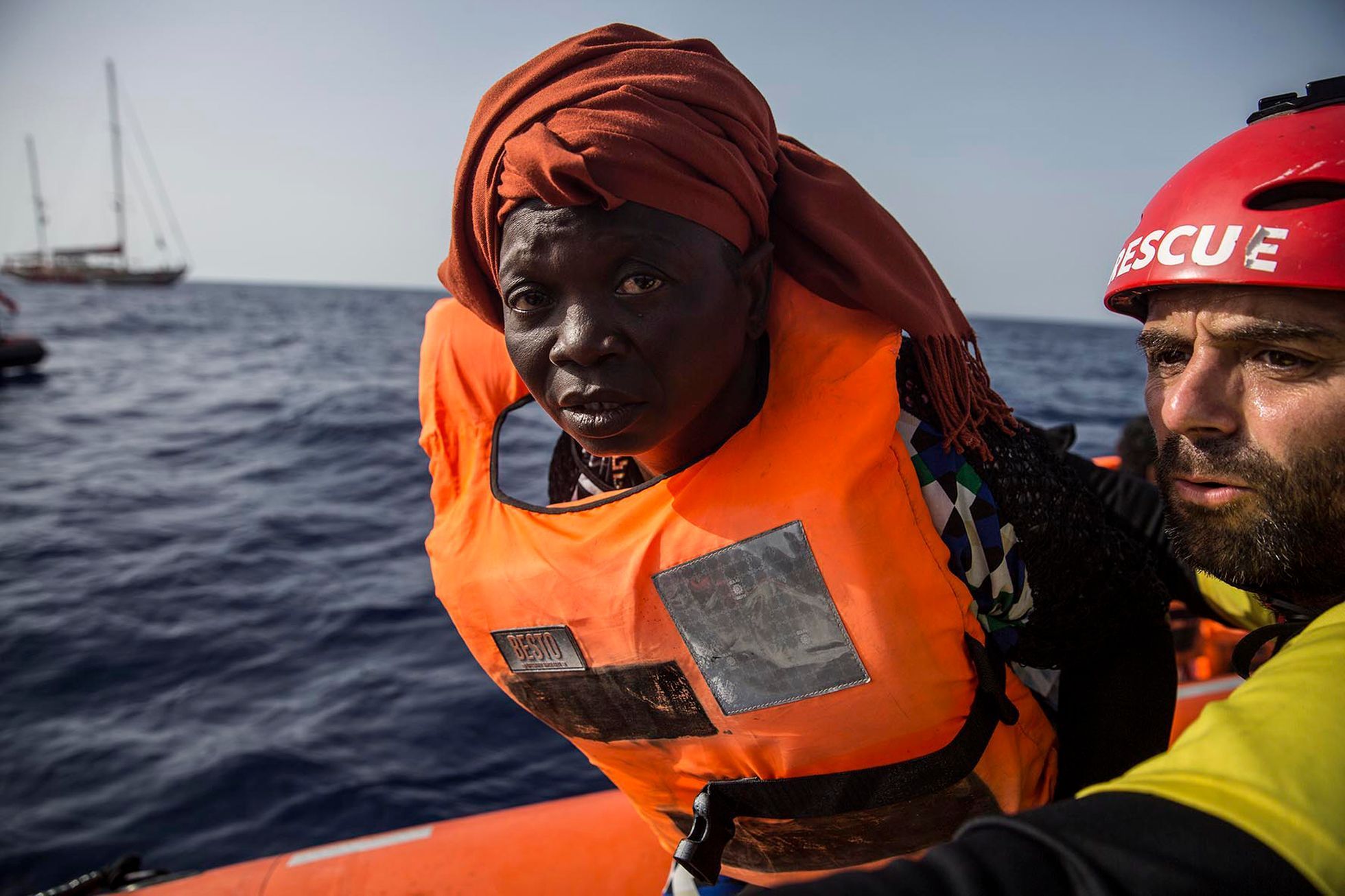 Migranti, které v moři zachránila španělská nezisková organizace.