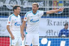 Kadeřábek prohloubil mizérii Schalke, proti Lipsku se opět protestovalo