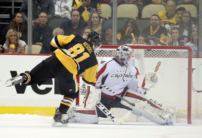 Pittsburg - Washington, NHL. Phil Kessel (PIT) Braden Holtby (WAS)