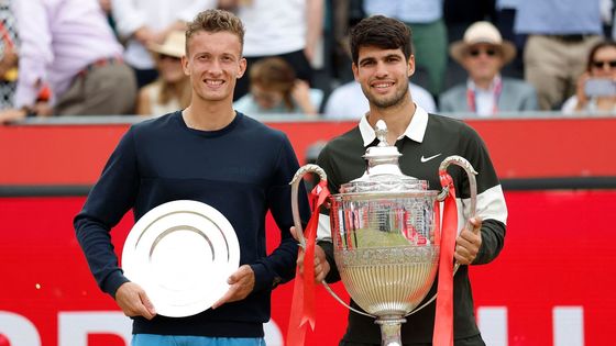 Jiří Lehečka - Carlos Alcaraz, finále Londýn Queen's Club 2025