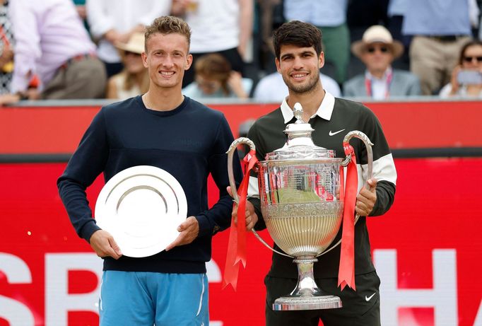 Jiří Lehečka - Carlos Alcaraz, finále Londýn Queen's Club 2025