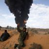 Kaddáfího letadla bombardují ropné terminály Rás Lanúf a Brega