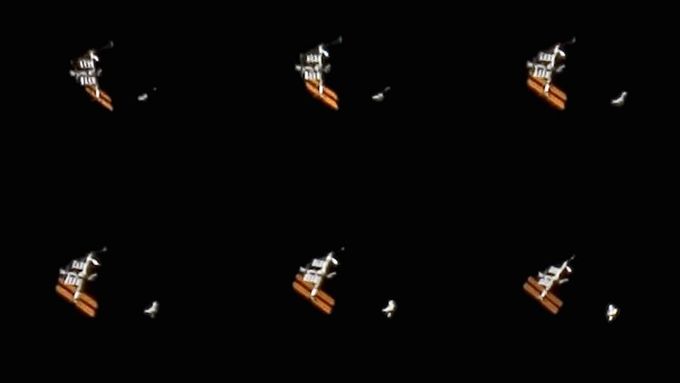 Raketoplán Atlantis se blíží k Mezinárodní kosmické stanici ISS.