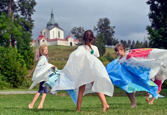 Vystoupení dětského Tvořivého tábora na zahájení festivalu.