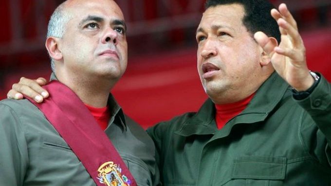 Zůstanu tak dlouho, dokud bude chtít Bůh: Chávez a nově zvolený starosta caracaského okrsku Libertador Jorge Rodriguez