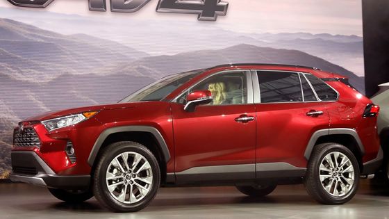 Mezi nejdůležitější premiéry newyorského autosalonu patří nová generace Toyoty RAV4.