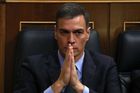 Španělský premiér Sánchez demisi nepodá. Zvažoval ji kvůli vyšetřování své ženy