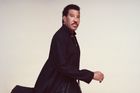 Hitmaker s hebkým hlasem. Do Prahy se vrátí Lionel Richie, zazpívá i Hello