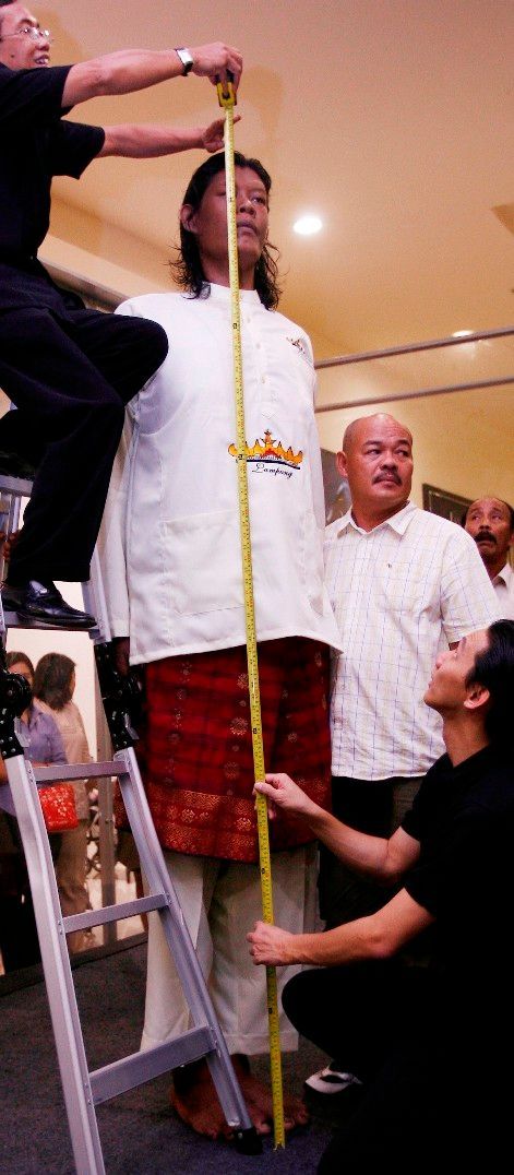 Suparwono - Nejvyšší muž Indonésie měří 2,42 metru