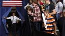 U.S. Republican presidential nominee and former Massachusetts Governor Mitt Romney arrives at a campaign rally in Des Moines, Iowa, November 4, 2012. REUTERS/Jim Young (UNITED STATES - Tags: POLITICS ELECTIONS USA PRESIDENTIAL ELECTION) Published: Lis. 4, 2012, 4:26 odp.