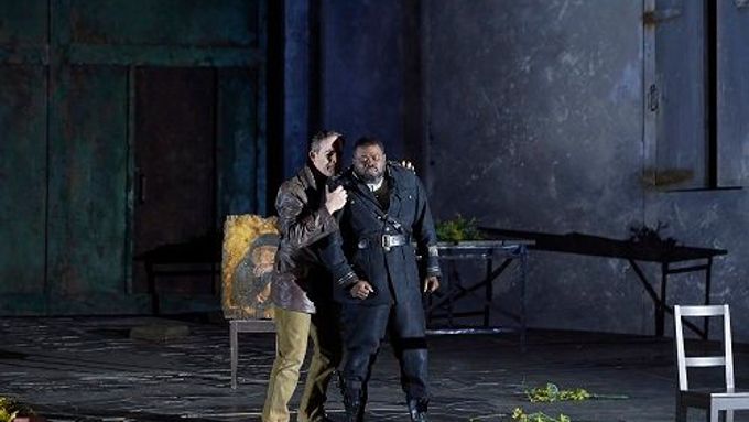 Gerald Finley zpívá Jaga ve Verdiho opeře Otello. Záznam z inscenace Kanadské operní společnosti. Foto: Michael Cooper