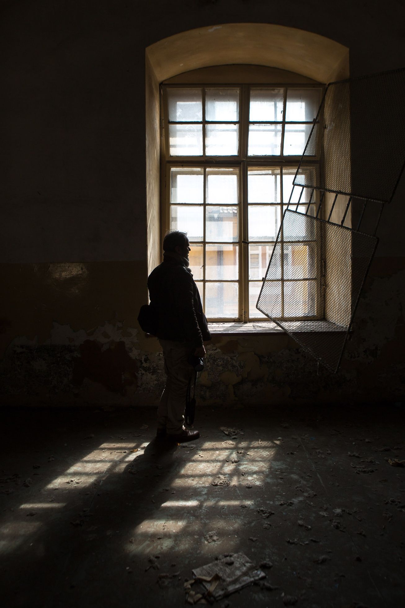 Chátrající Velká pevnost Terezín, kasárna, hradby