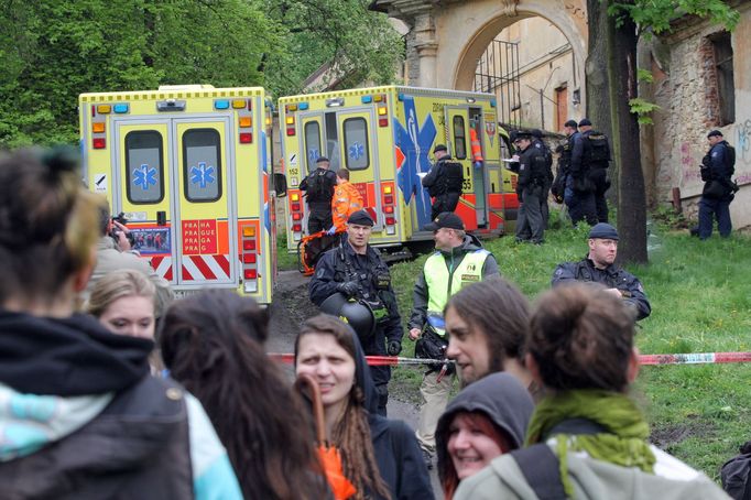 Policejní zásah na usedlosti Cibulka v květnu 2015