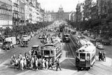 Přes Václavské náměstí, mezi stanicemi Muzeum a Můstek, jezdily tramvaje až do roku 1980. Poprvé se tam objevily 20. května roku 1884 a v současnosti město uvažuje o tom, že by provoz někdejší linky obnovilo.