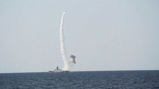 Odpálení rakety Kalibr z ruské lodě v Černém moři.