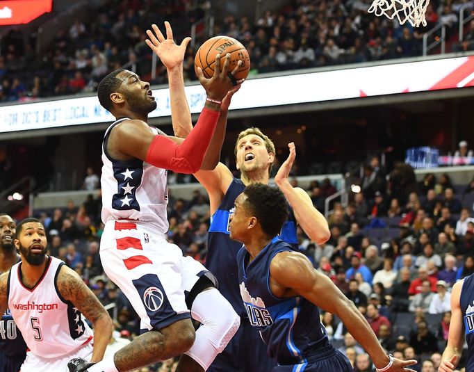 John Wall, Yogi Ferrell a Dirk Nowitzki