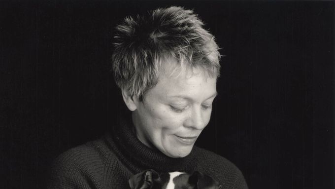 Laurie Anderson uvede film Psí srdce 29. srpna v pražském Divadle Archa, 1. září snímek vstoupí do běžné distribuce.