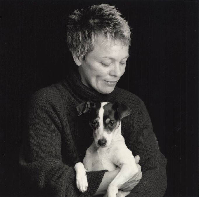 Laurie Anderson uvede film Psí srdce 29. srpna v pražském Divadle Archa, 1. září snímek vstoupí do běžné distribuce.