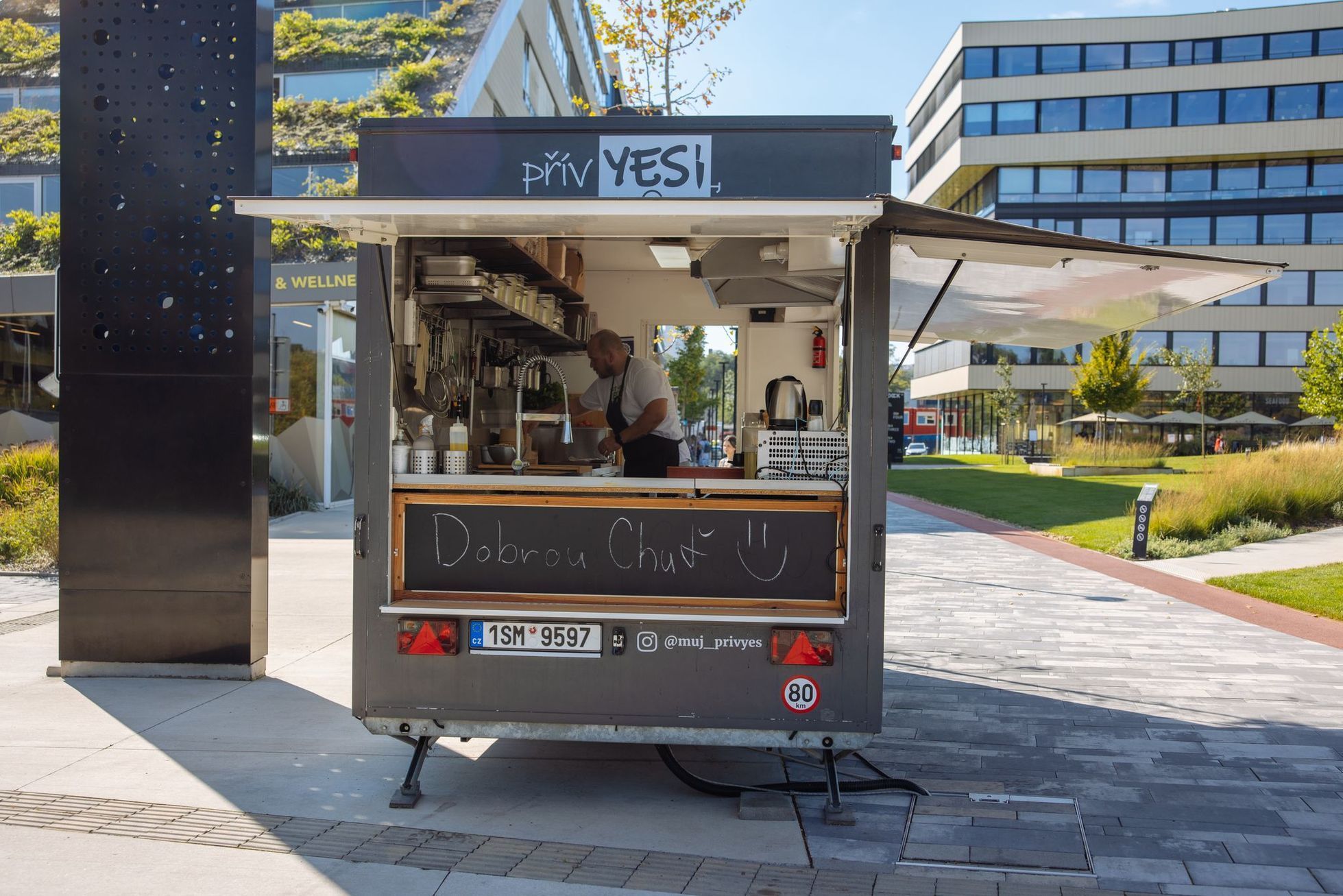 PřívYES, přívěs, jídlo, gastronomie, Palmovka, Libeň, burger, quesadilla, street food