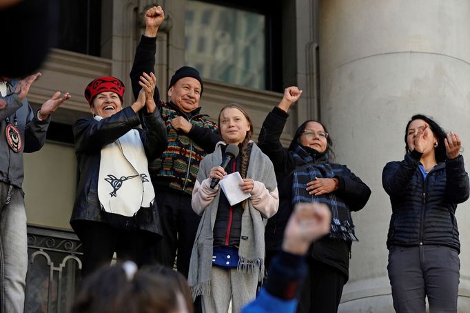 Švédská aktivistka Greta Thunbergová na demonstraci za klima v kanadském Vancouveru 25. října 2019