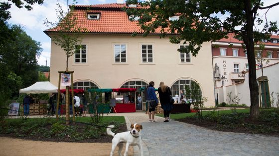 Foto: Werichova vila ožila, na Kampu se vrací divadlo. Možná září až moc novotou, směje se Pospíšil