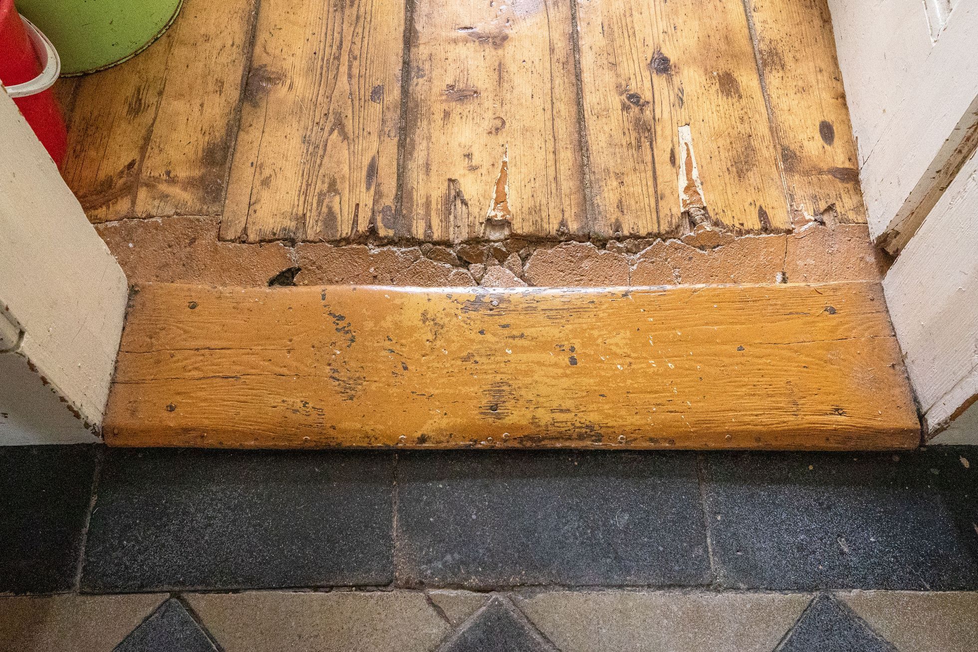 Ubytování na bývalé vlakové stanici Zbiroh, obec Kařez, majitel Jamison Young