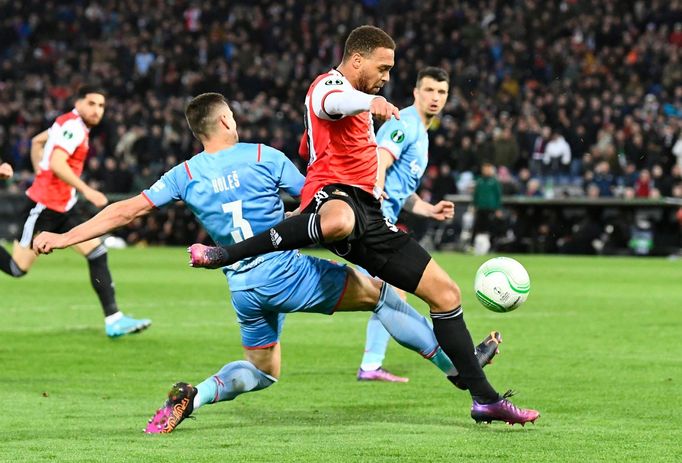 Tomáš Holeš a Cyriel Dessers v prvním čtvrtfinále Evropské konferenční ligy Feyenoord - Slavia