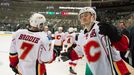 Jiří Hudler a T. J. Brodie (Calgary Flames)