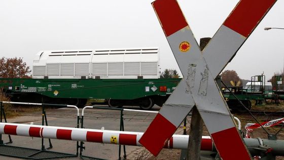 Transport jaderného odpadu provází v Německu velký odpor veřejnosti