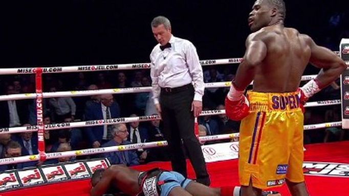 boxerské knockouty roku 2013 (Adonis Stevenson vs. Darnell Boone)