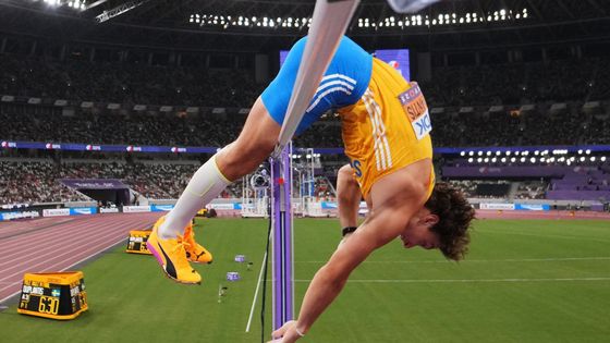 Švédský tyčkař Armand Duplantis a jeho rekord při MS v atletice 2025 v Tokiu