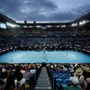 Pohled na centrální kurt v Melbourne při finále dvou hry žen na Australian Open 2021 mezi Naomi Ósakaovou  a Jennifer Bradyovou
