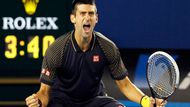 Na tenisovém Australian Open kraloval Novak Djokovič, pro něhož to byl už čtvrtý triumf u protinožců, z toho třetí v řadě.