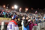 Největší vřava se nesla stadionem, lidé hnali závodníky i u trati, ale čeští reprezentanti očekávají, že o víkendových závodech bude hluk ještě větší.