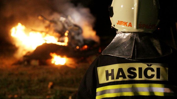 Na Českokrumlovsku hořela pila, škoda je několik desítek milionů