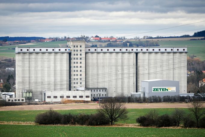 Druhé největší silo na obilí v ČR v Blovicích. Je součástí systémy Státní správy hmotných rezerv.